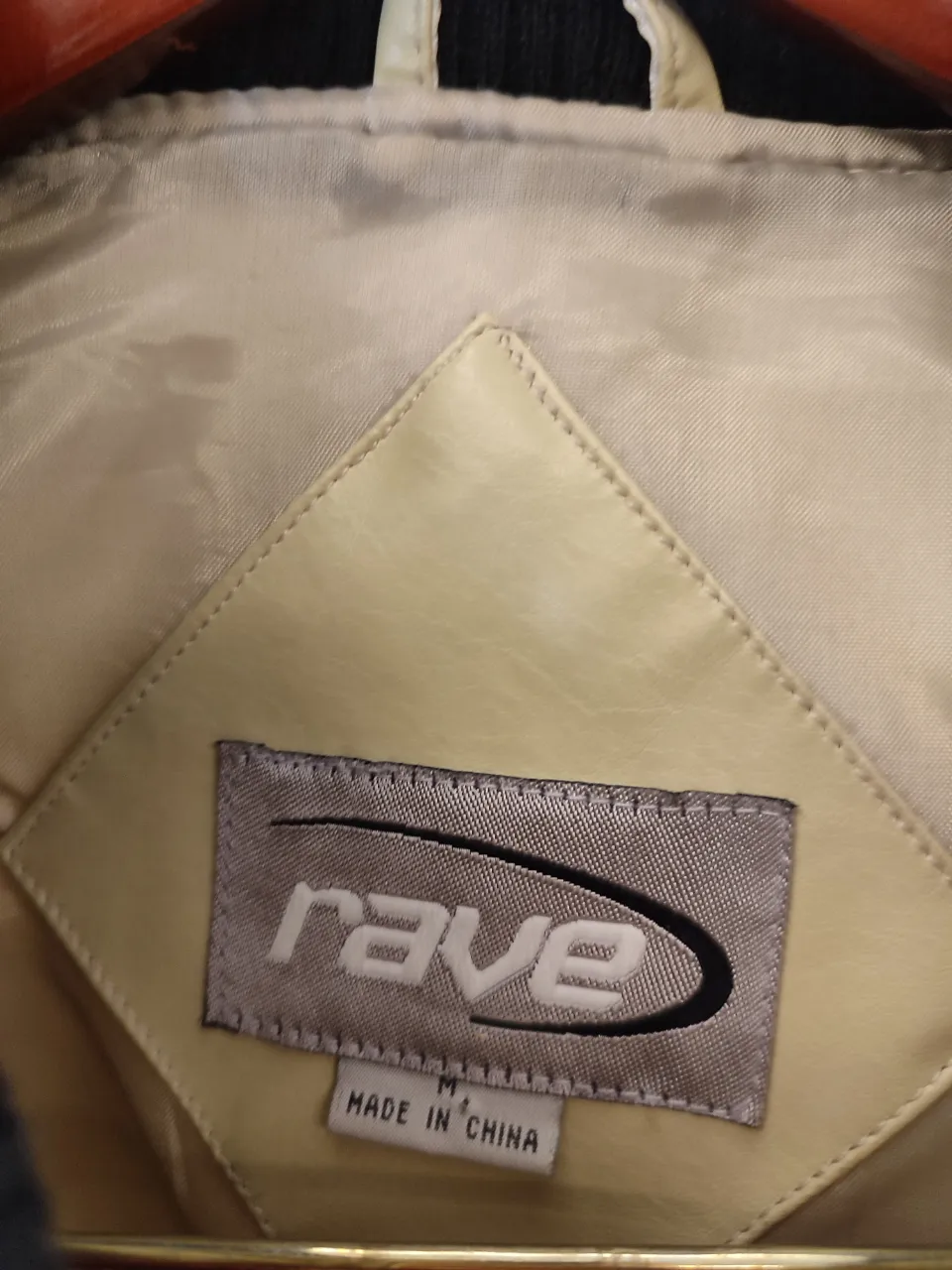 Campera Rave - Vista 3