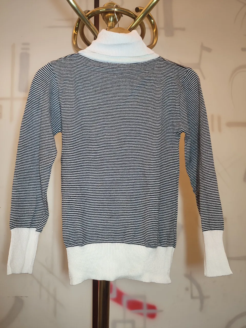 Polera A ≠ - imagen 2