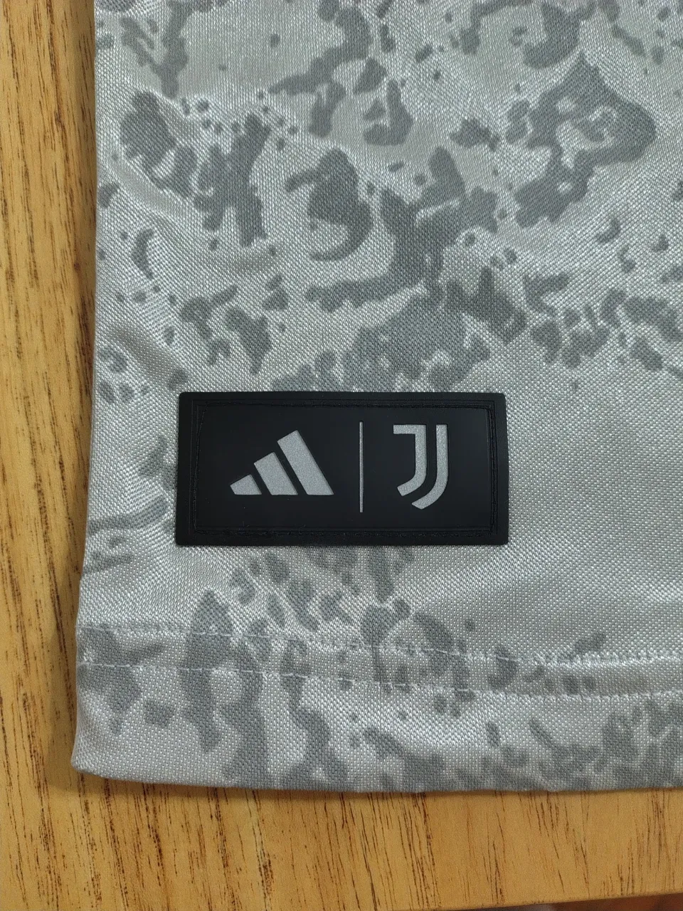 Remera adidas miniatura 5