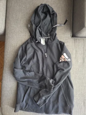 adidas · Talle L