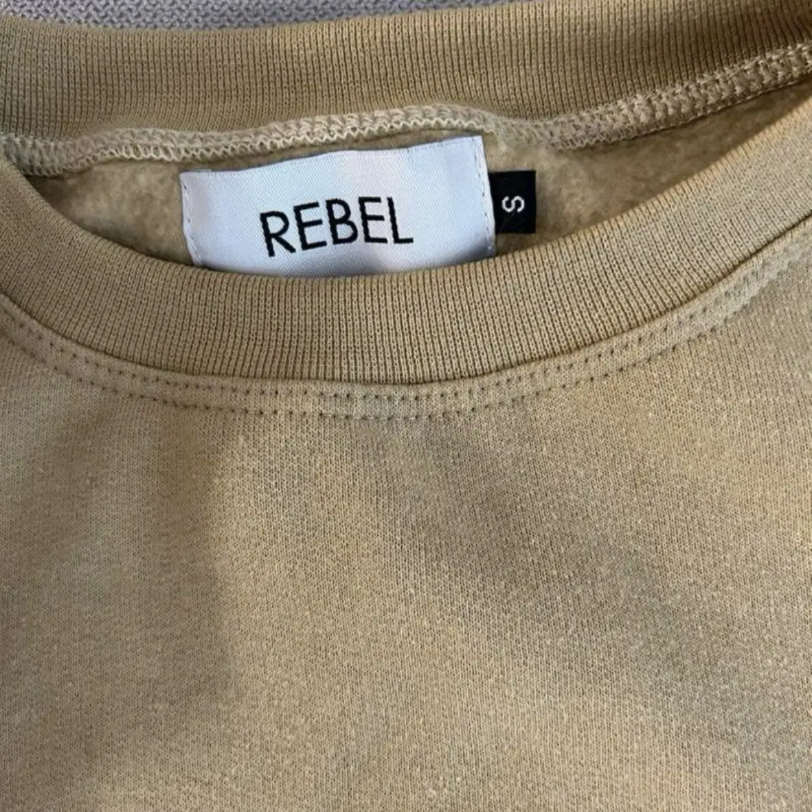 Buzo Rebel - imagen 3