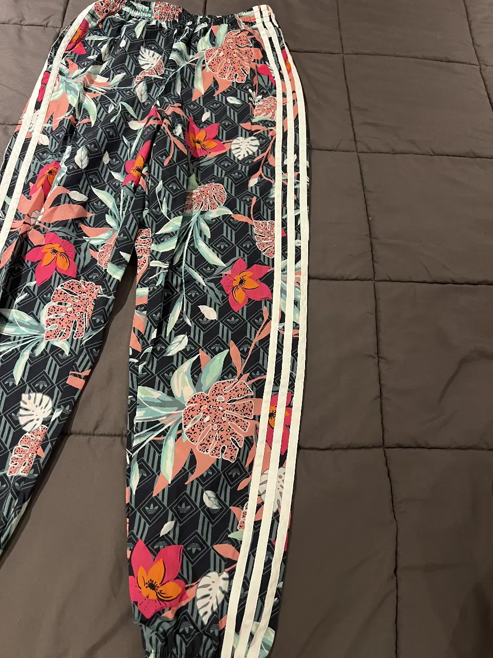Pantalón adidas - imagen 1