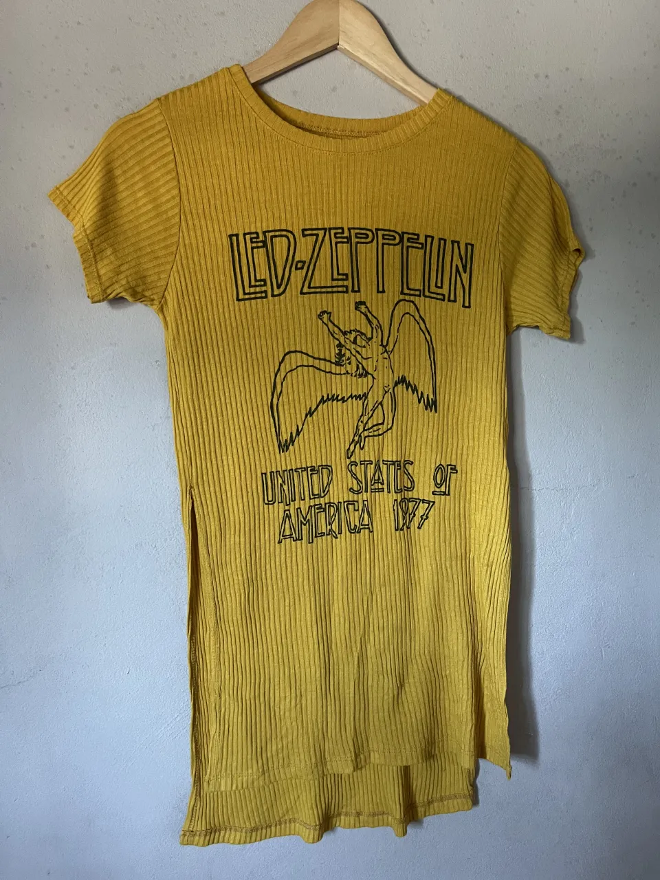 Remera A ≠ - imagen 1