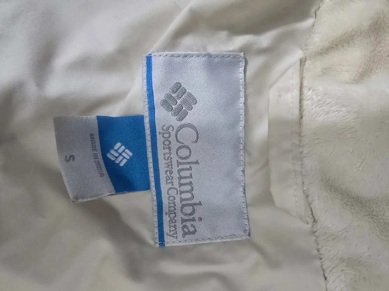 Campera Columbia - Vista 4