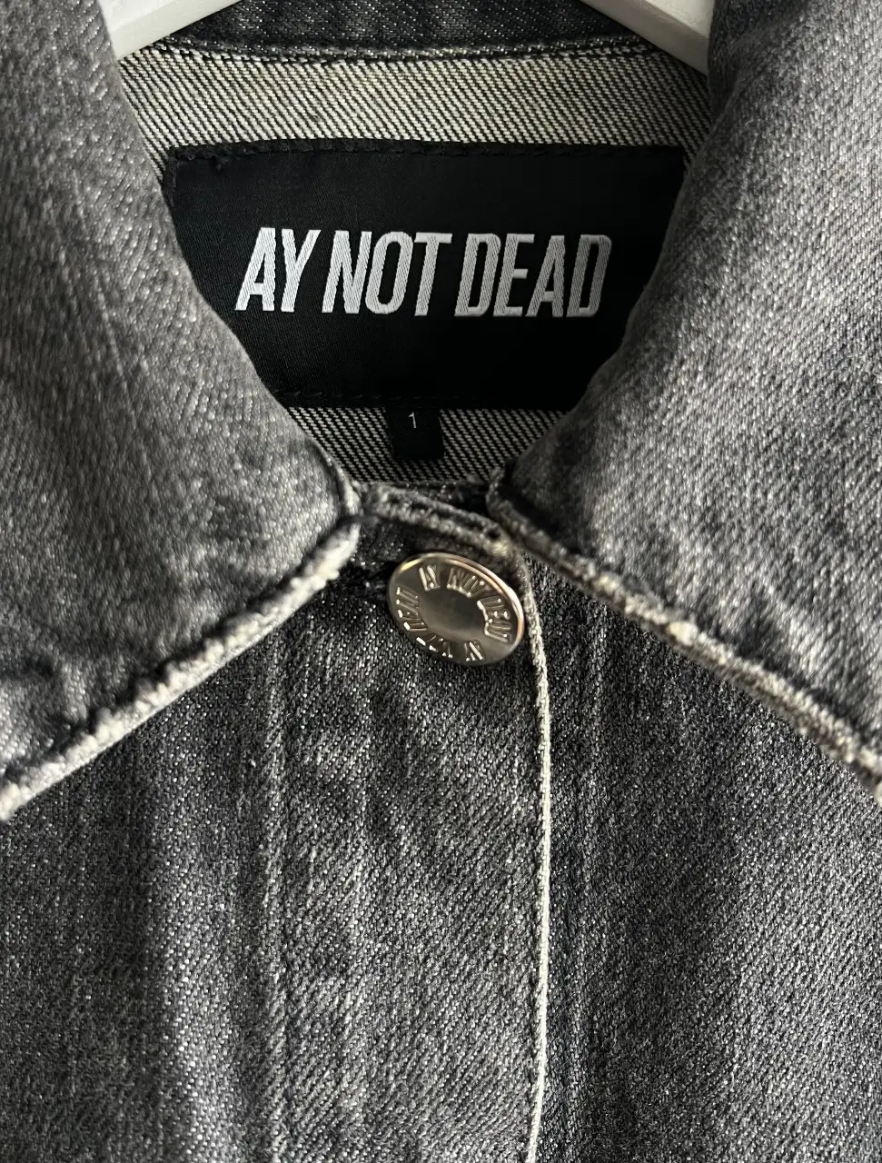 Campera Ay Not Dead - imagen 3