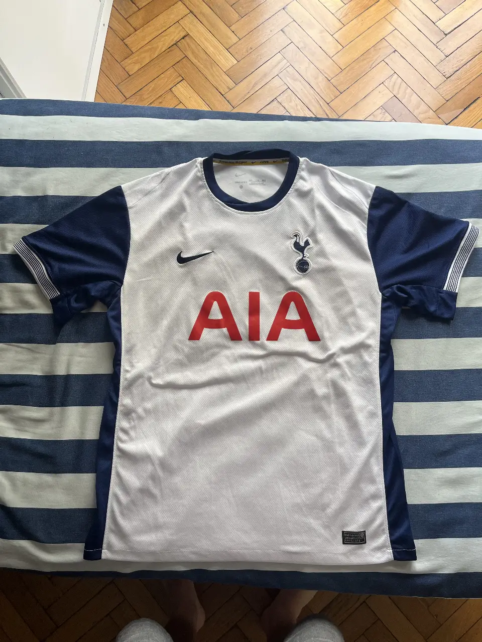 Camiseta del Tottenham temporada 2024-2025. Versión hincha. Importada.