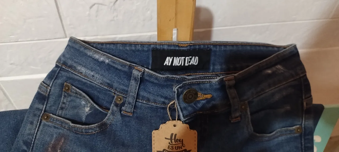 Jean Ay Not Dead - imagen 2