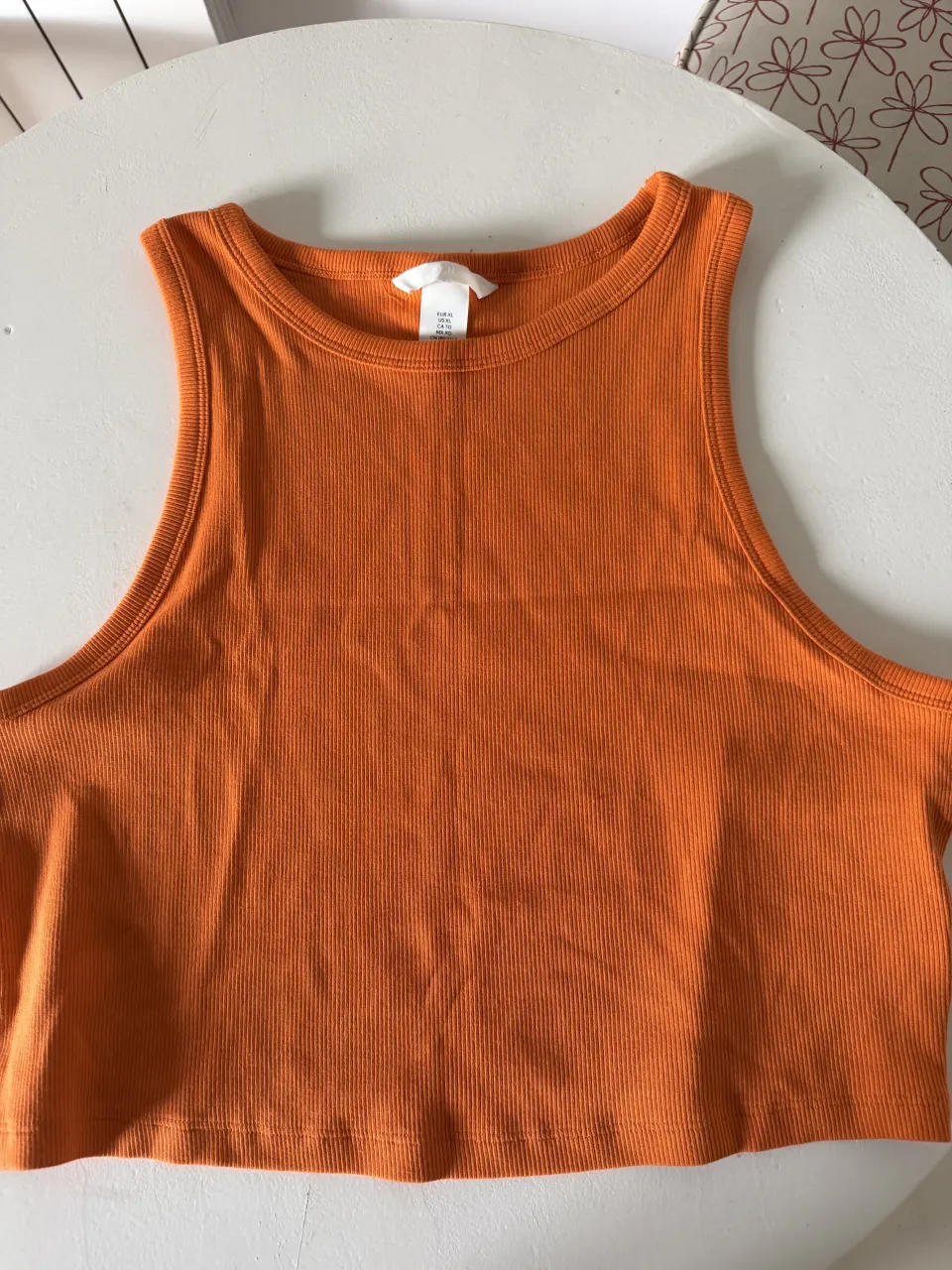 Musculosa naranja de morley, súper canchera y cómoda. Ideal para el día a día o para combinar con cualquier outfit.