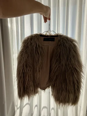 Zara Basic