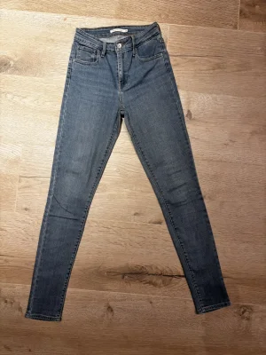 Levi's