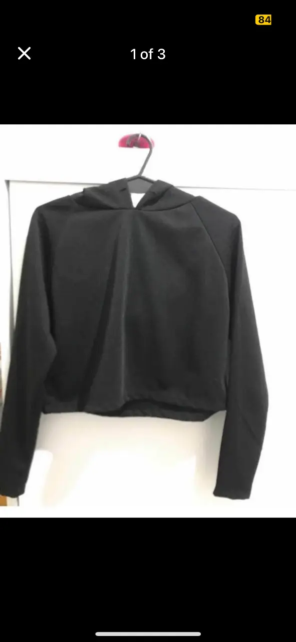 Buzo ask denim corto y ancho talle S, es chico. En perfecto estado, un solo uso. Se le puede pasar un cordón por la capucha. El que tenía se lo saqué. Tela tipo acetato pero más gruesa. Axila a axila 52cm, largo 42cm, largo de mangas 66cm (ver que son tipo murciélago) 