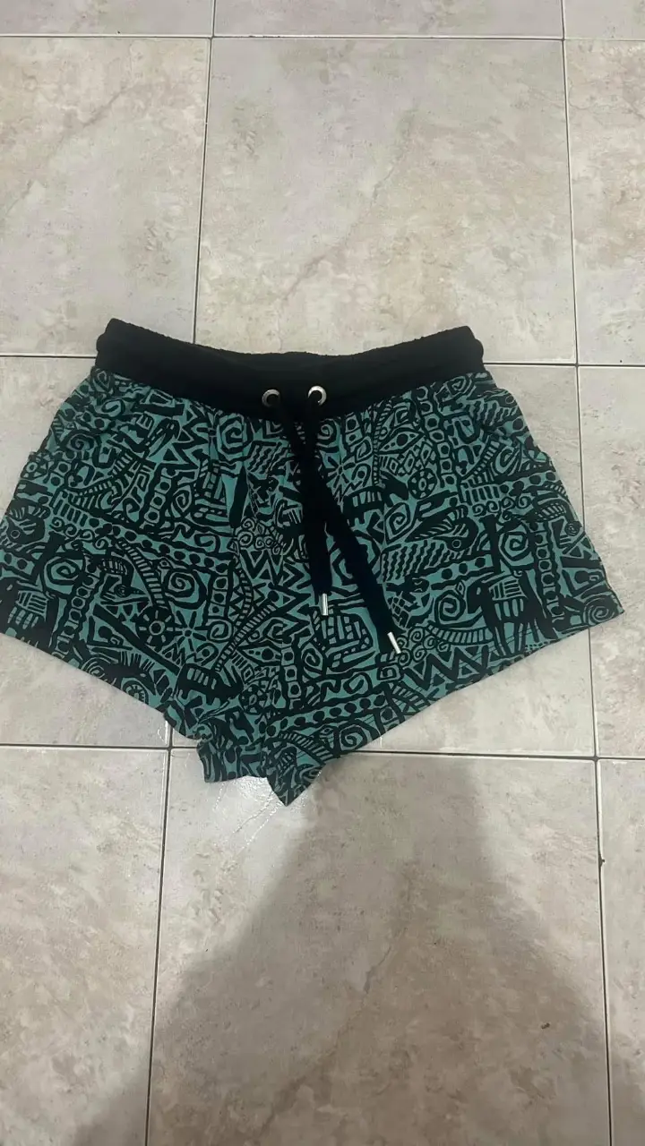 Short complot talle S chico, puede ir para xs. 100% algodón. Perfecto estado, un uso. Medidas: Largo 28cm, cintura sin estirar el elástico 31cm, cadera 50cm