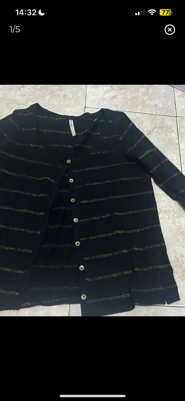 cardigan saquito rayado negro y dorado de media estación square marcado como talle l pero va para un s cómodo o m muy al cuerpo (no cede nada). perfecto estado, un uso. axila a axila 45cm, largo 60cm 