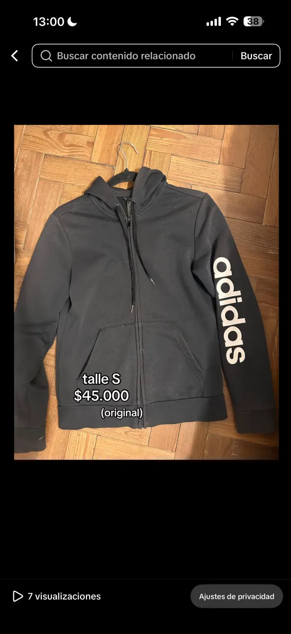Campera adidas ORIGINAL. Tiene logo de Adidas en manga izquierda.