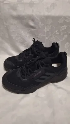 adidas · Talle AR 42