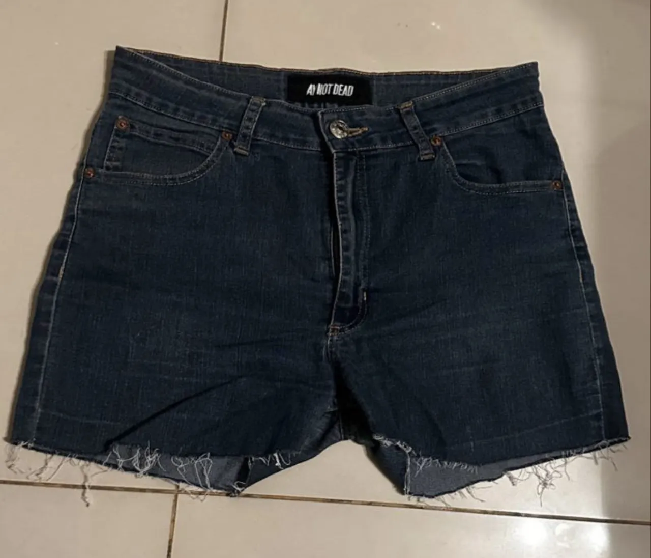 Short Ay Not Dead - imagen 1