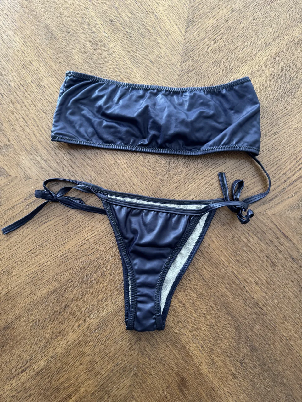 Bikini Abyss - imagen 1