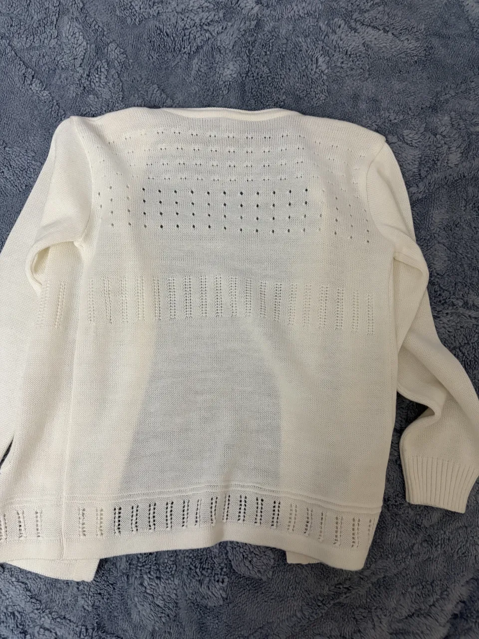 Sweater de cuello redondo A ≠ - imagen 3