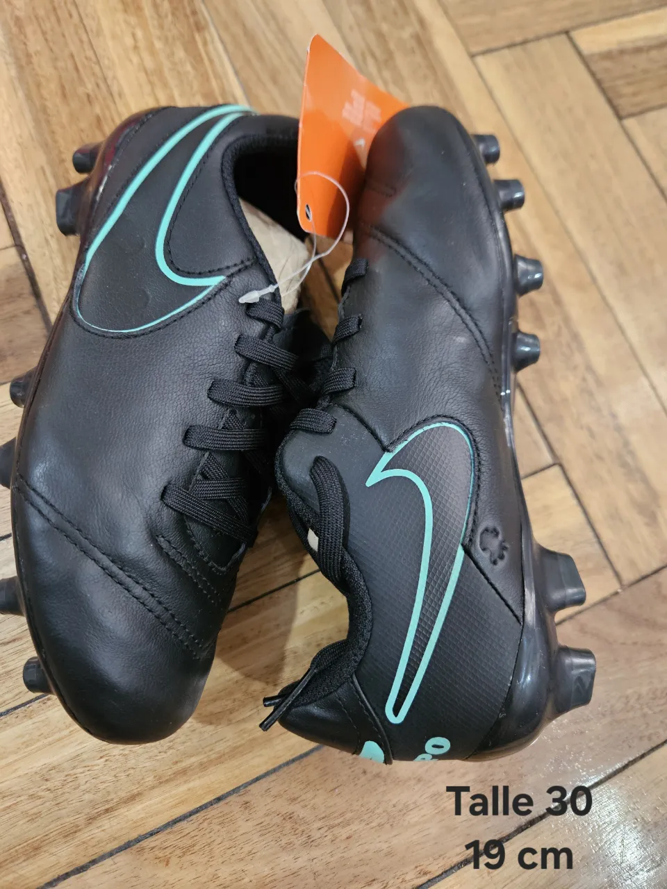 Botín de fútbol Nike - imagen 3