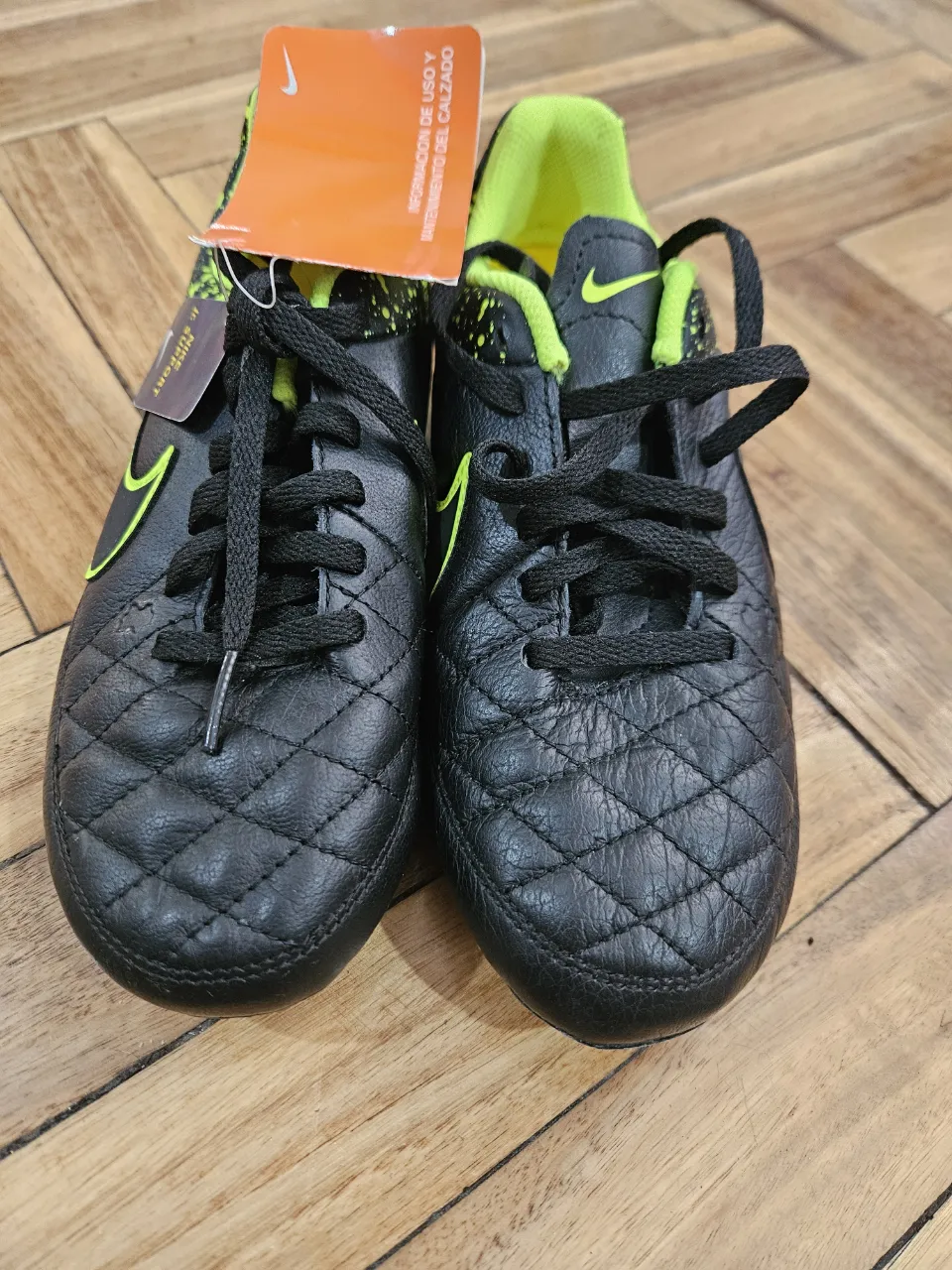 Botín de fútbol Nike - imagen 2