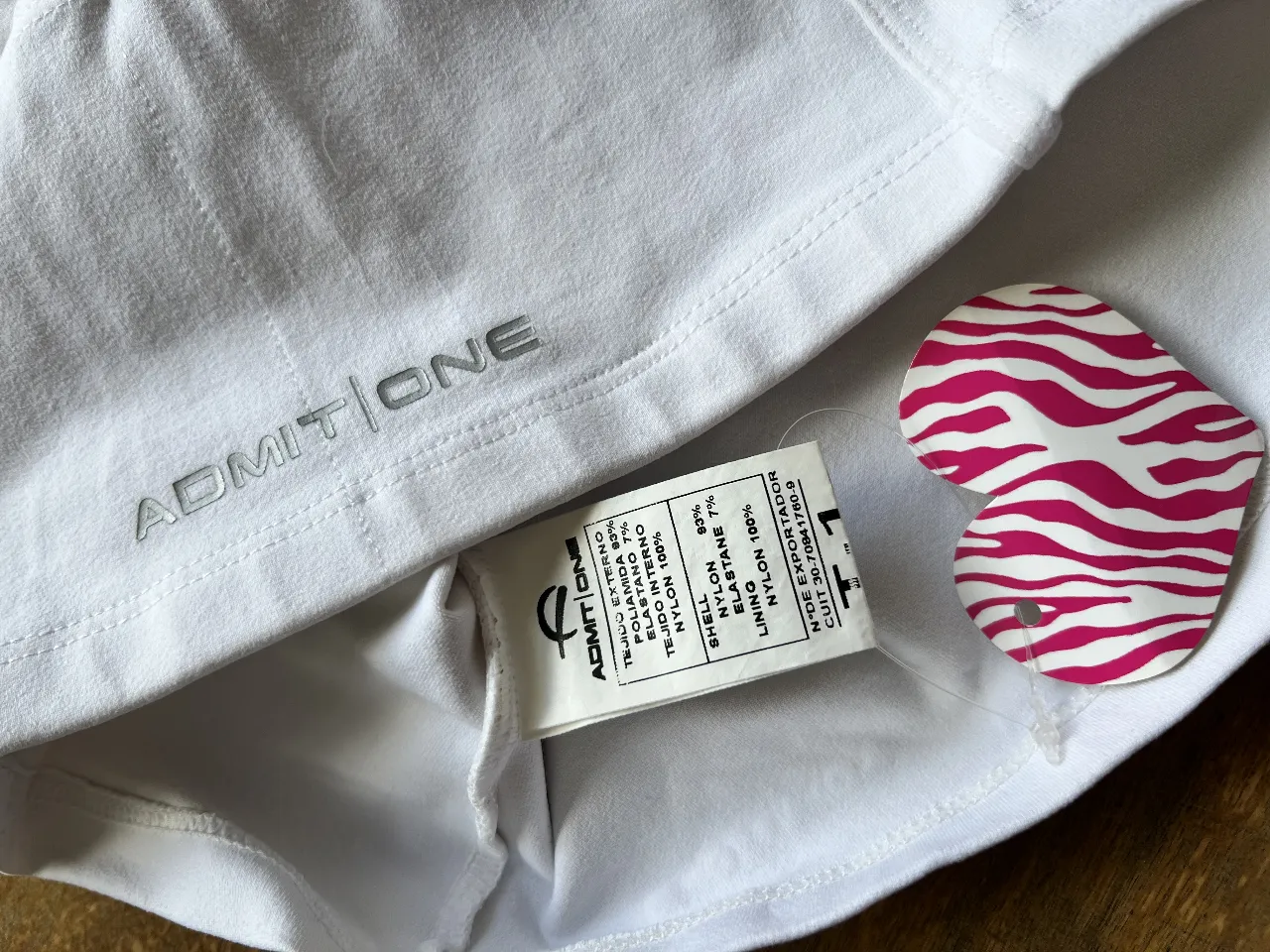 Remera Admit One - imagen 3