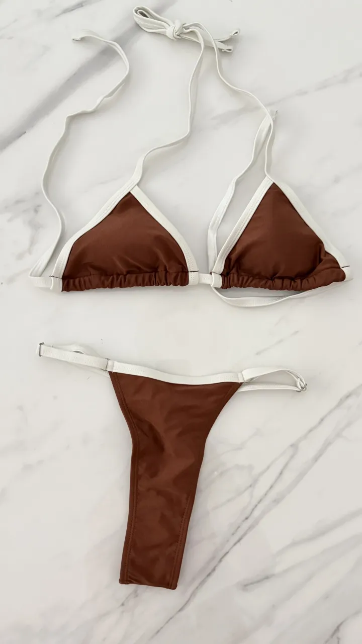 Bikini Aaa - imagen 1