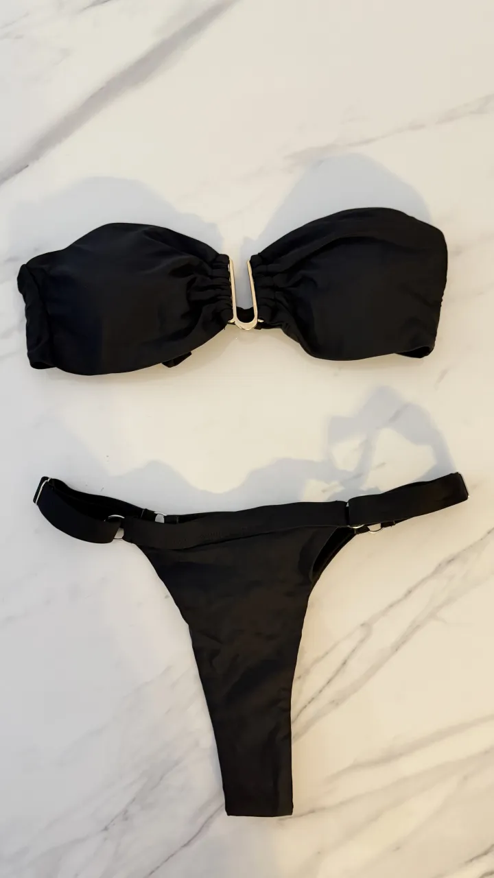 Bikini Aaa - imagen 1
