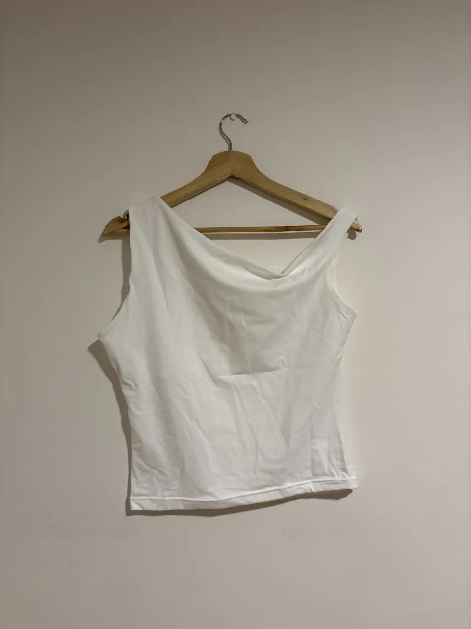 Musculosa A ≠ - Vista 2