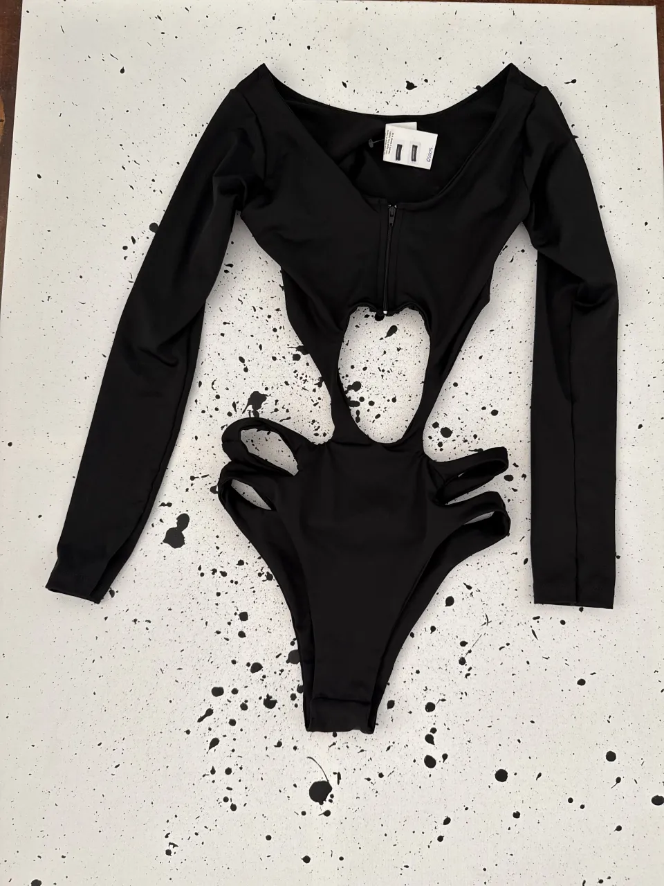 Body A ≠ - imagen 1