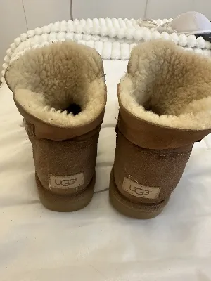 UGG