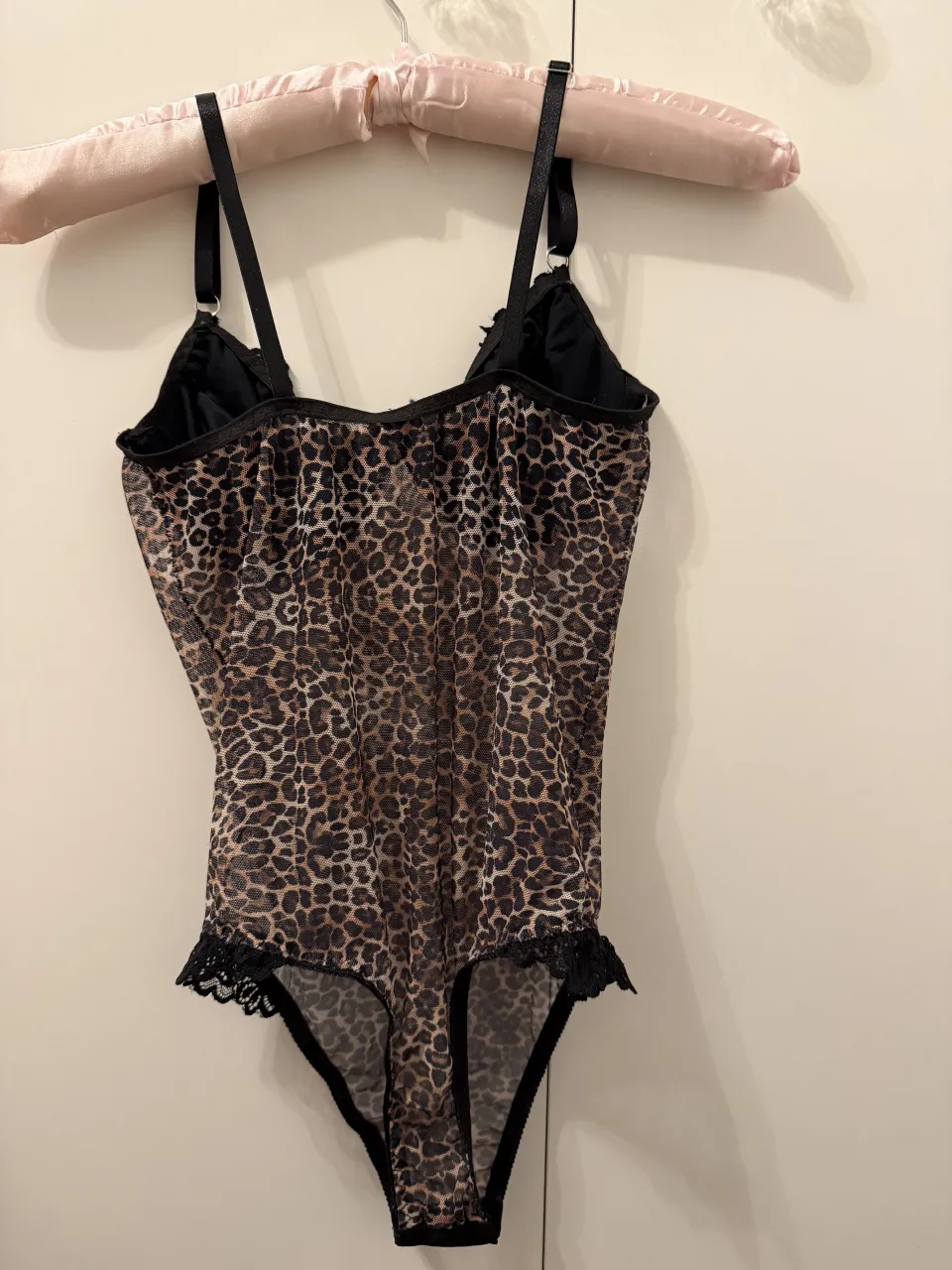 Body A ≠ - imagen 3