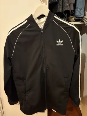 adidas · Talle M