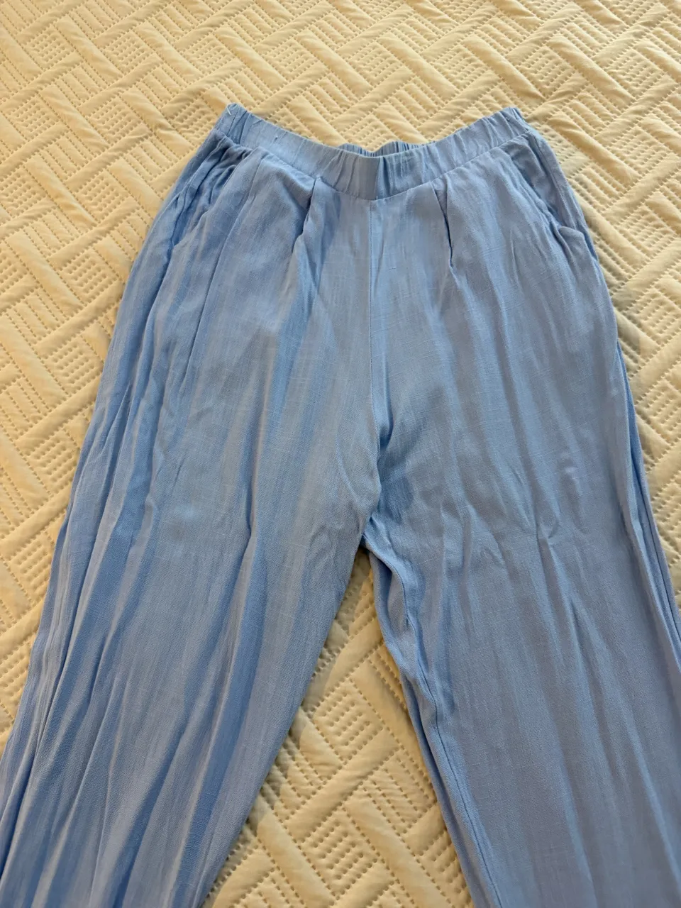 Pantalón A ≠