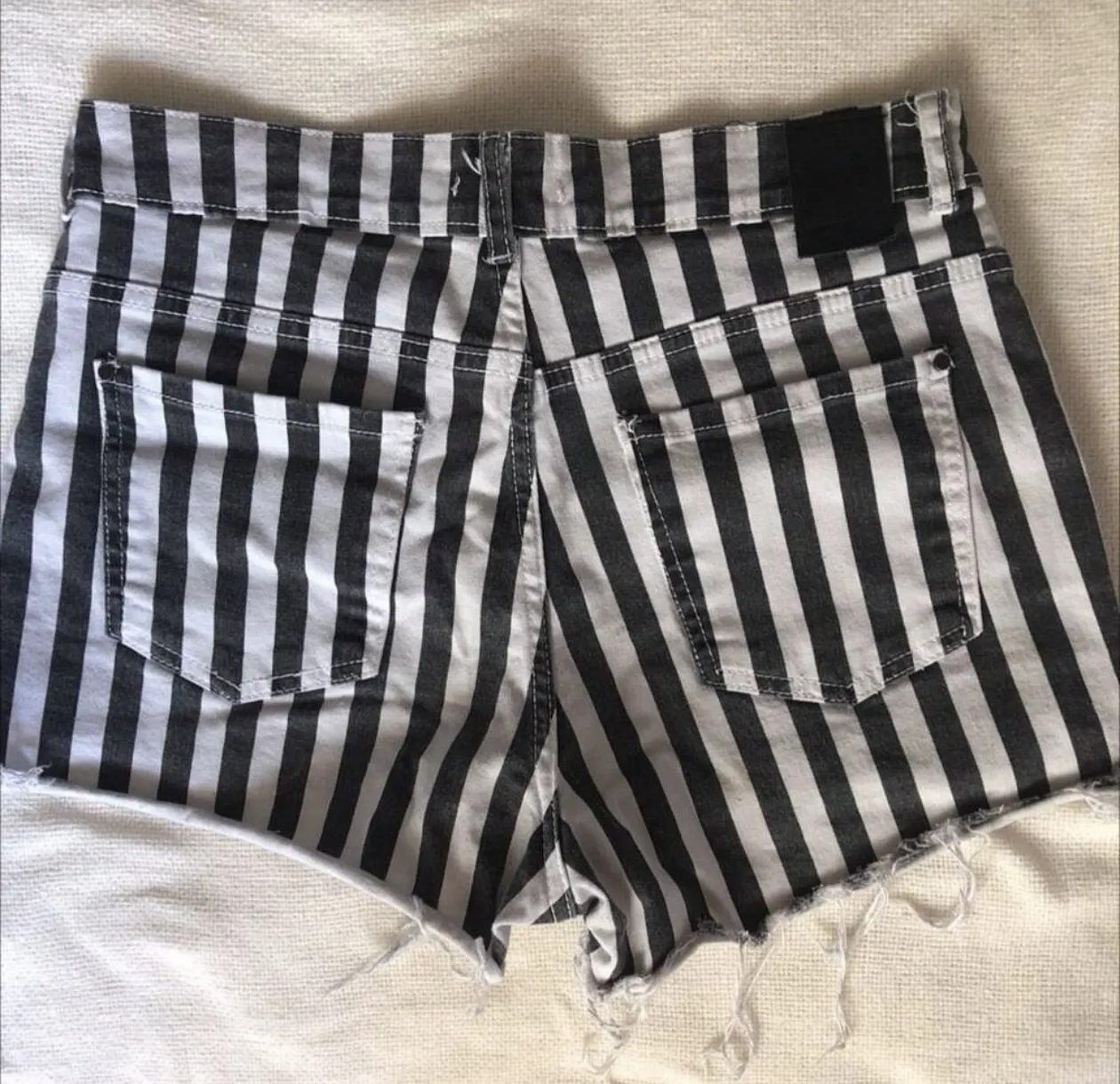 Short A.a.a - imagen 3
