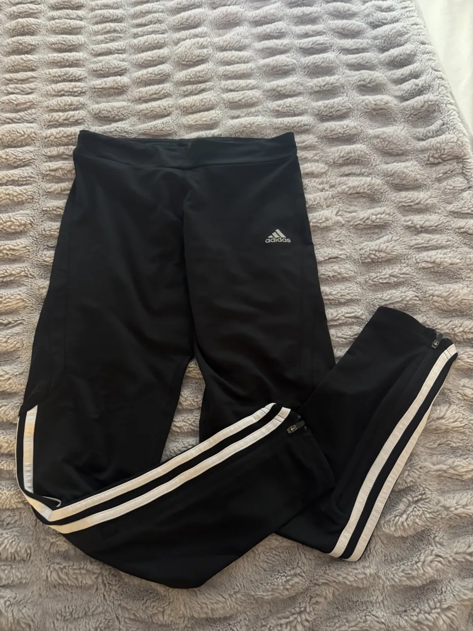 Pantalón adidas - imagen 1