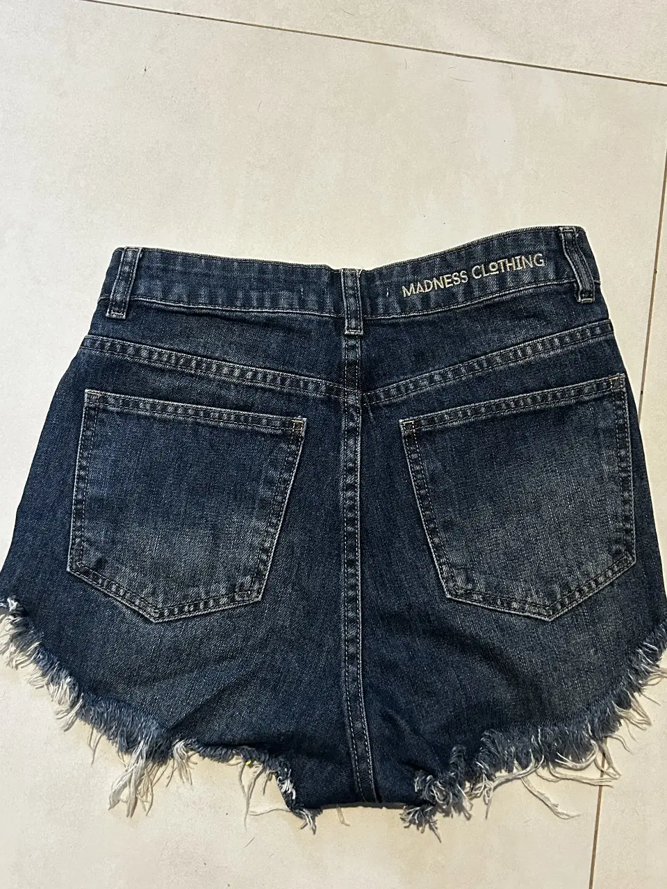 Short MADNESS - imagen 2