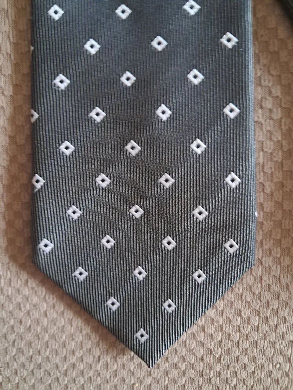 Corbata Cacharel - Vista 2