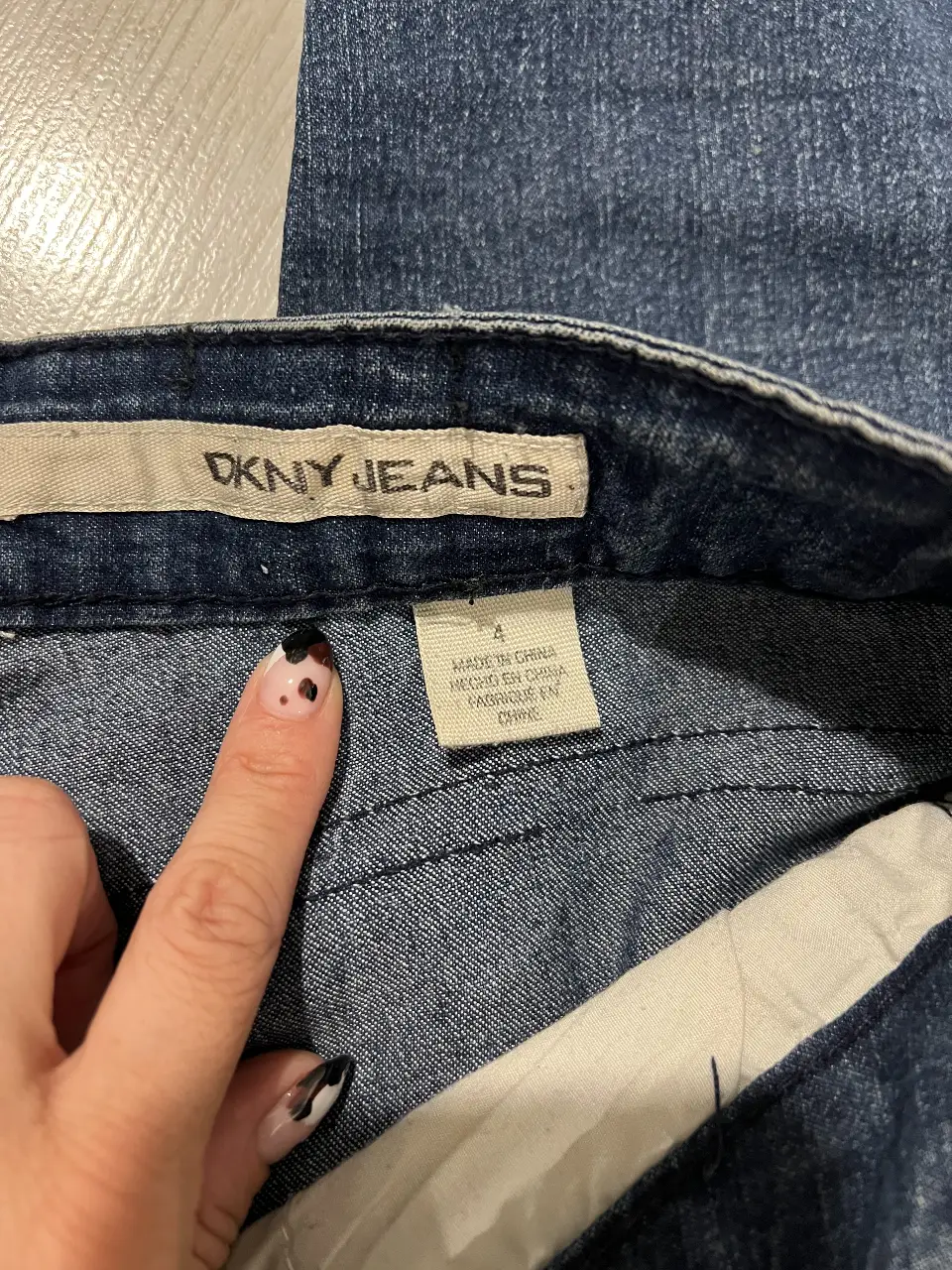 Jeans por los tobillos DKNY miniatura 4