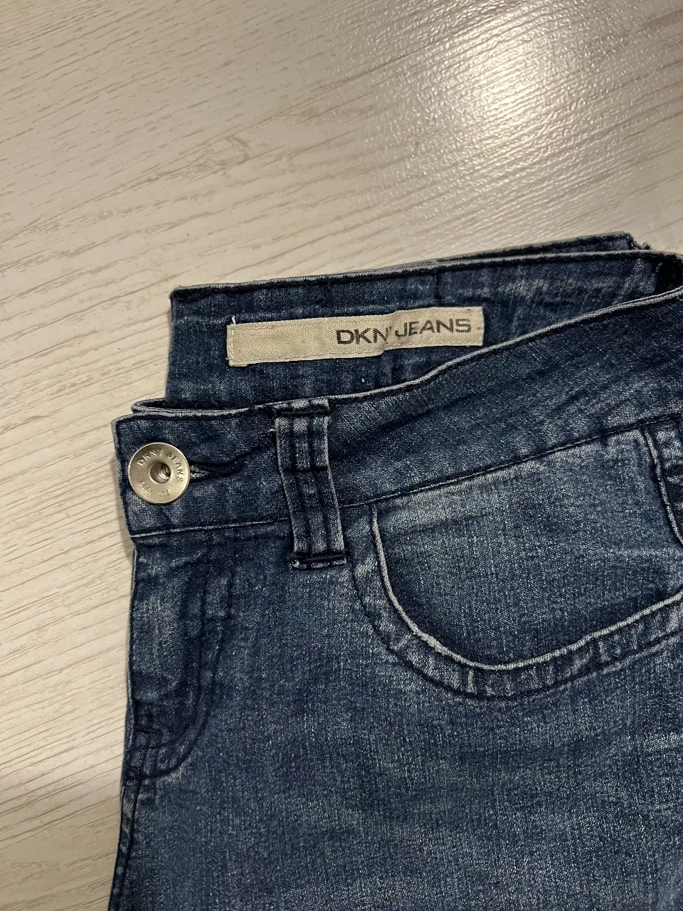 Jeans por los tobillos DKNY - Vista 2