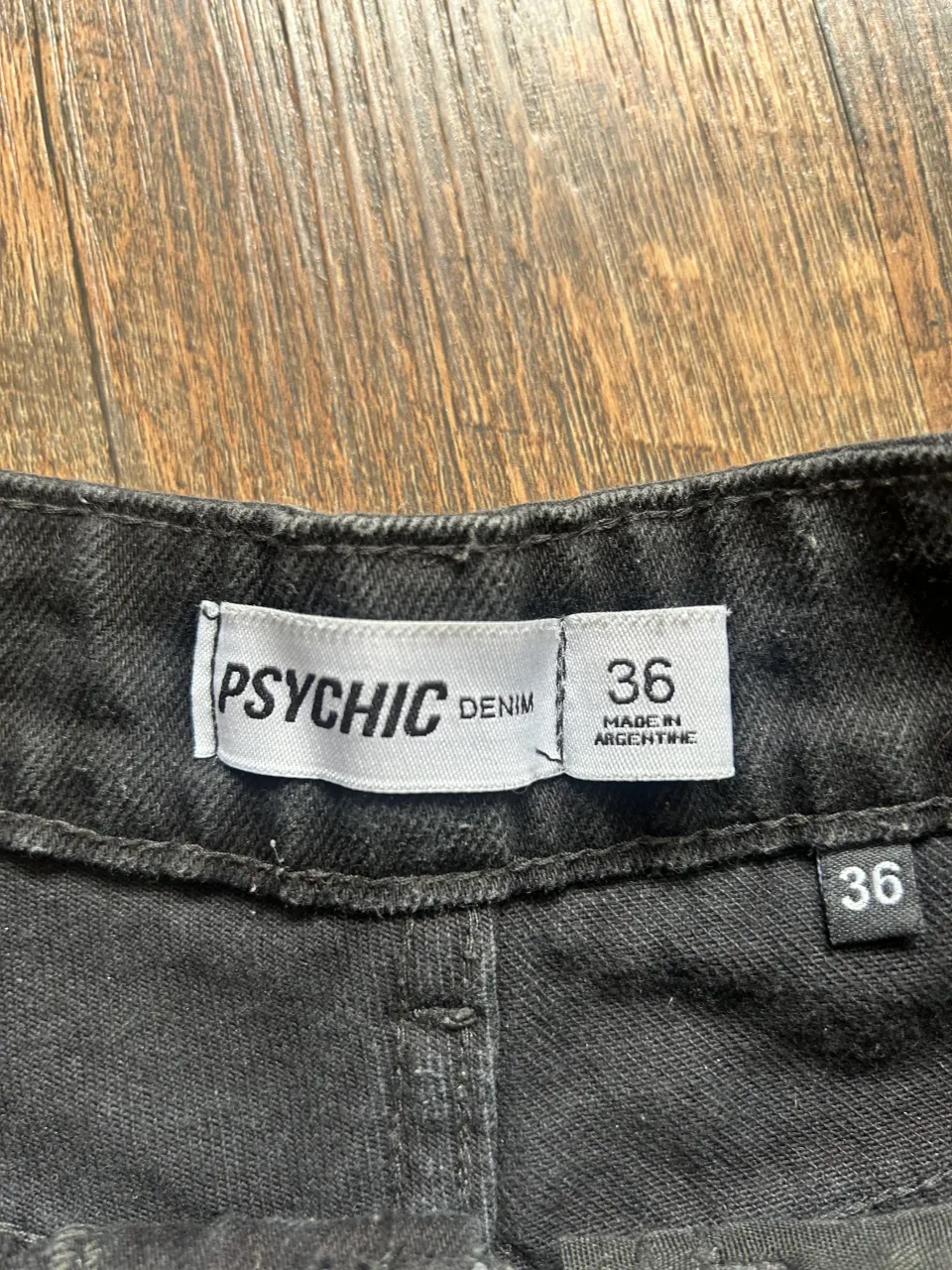 Short PSYCHIC - imagen 3