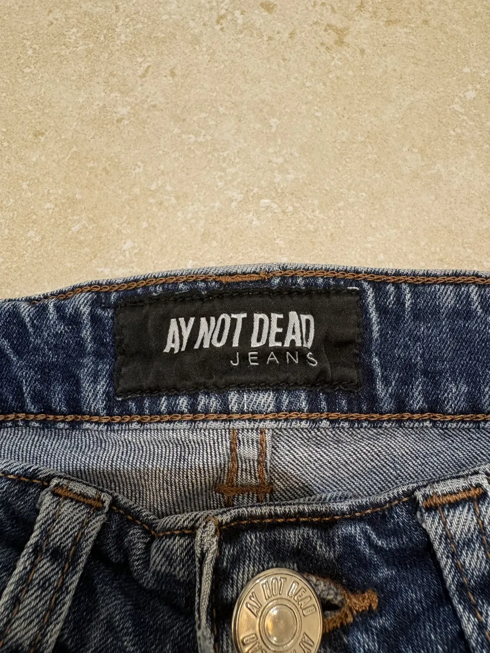 Jean Ay Not Dead - imagen 2