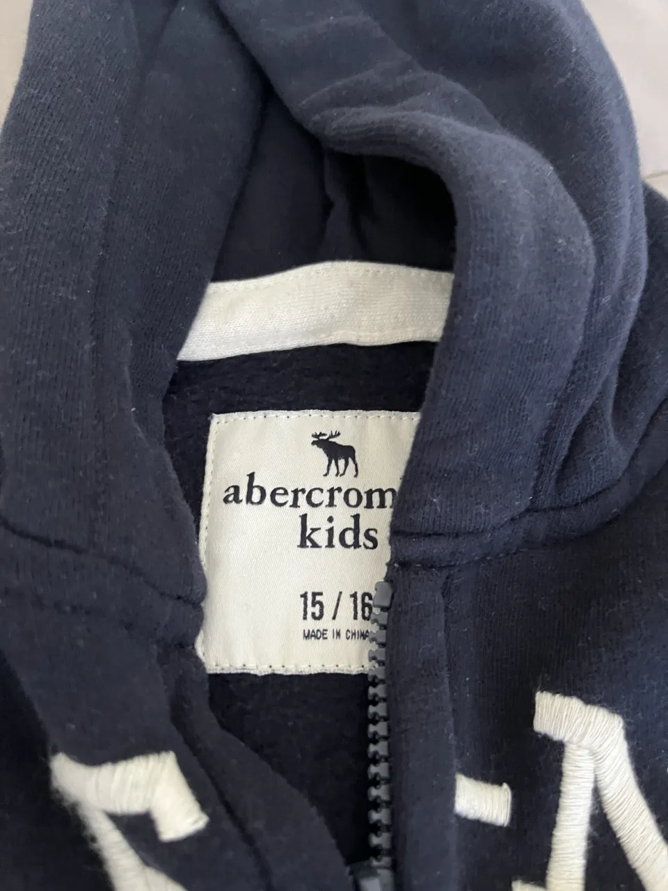 Buzo Abercrombie & Fitch miniatura 2