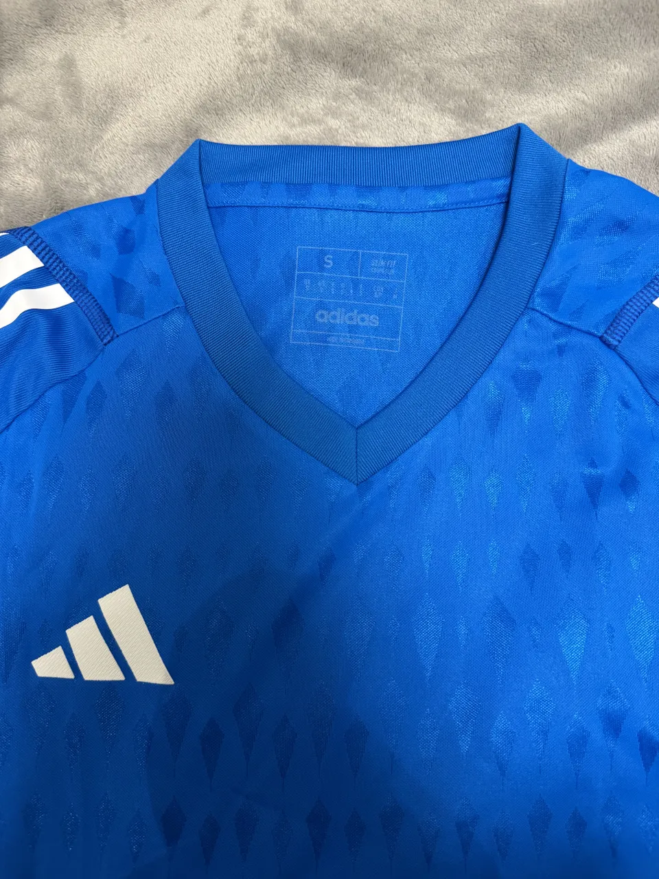 Remera adidas miniatura 2