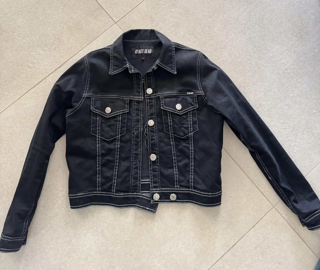 Campera Ay Not Dead