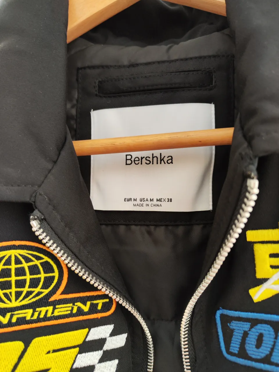 Campera Bershka - Vista 3