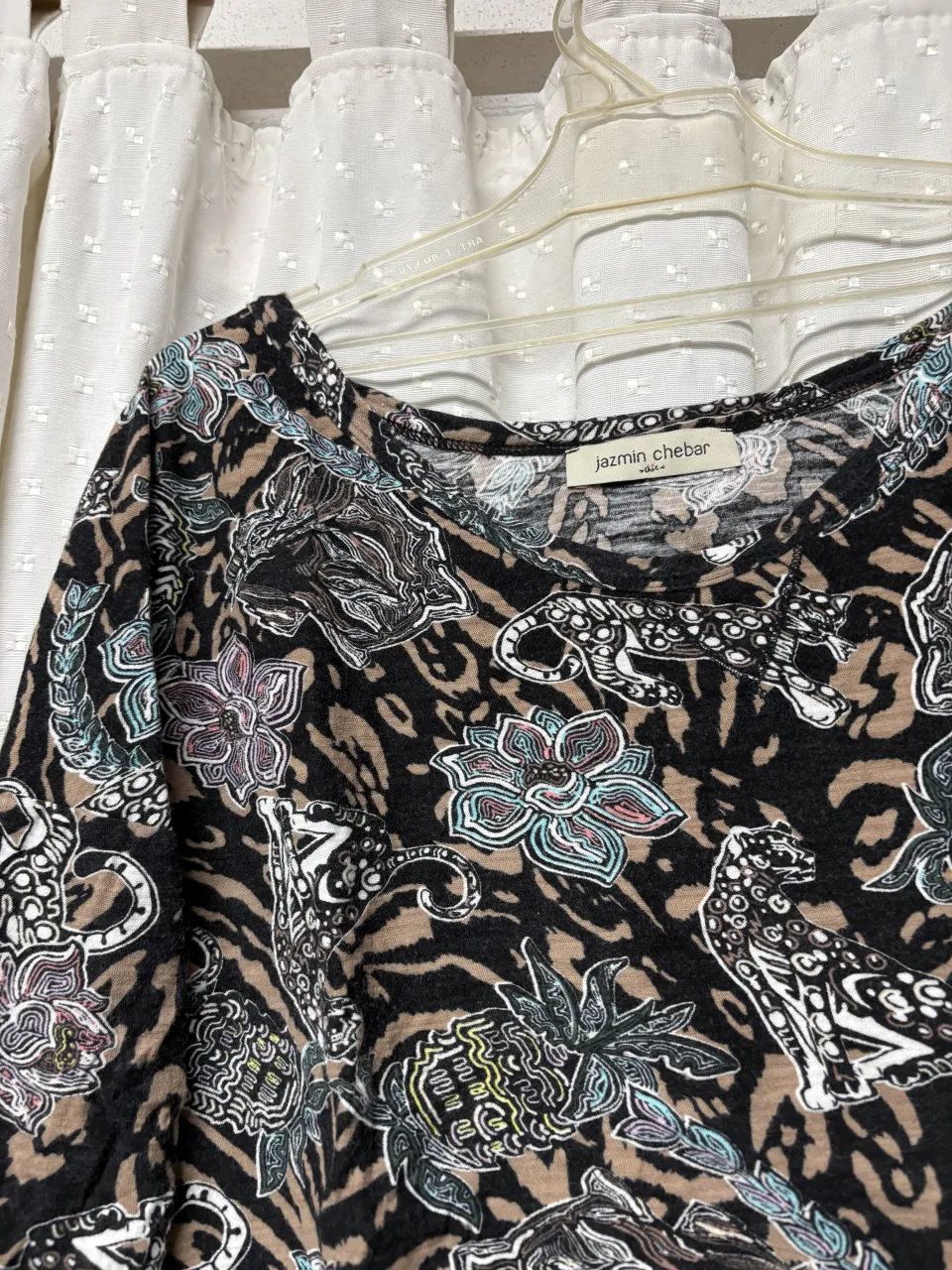 Remera Jazmín Chebar - Vista 2