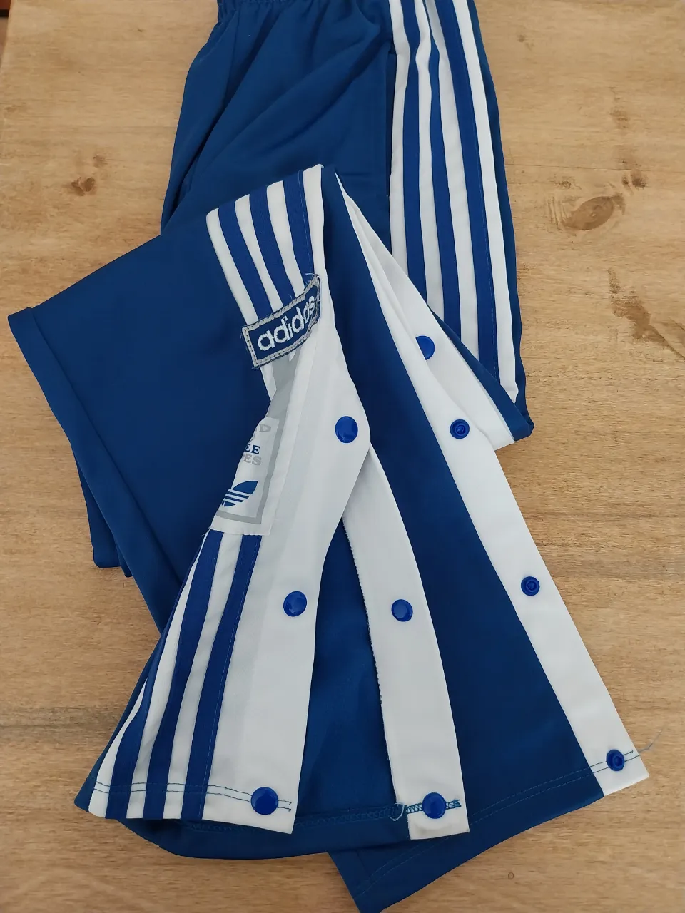 Pantalón Adidas no original - imagen 4