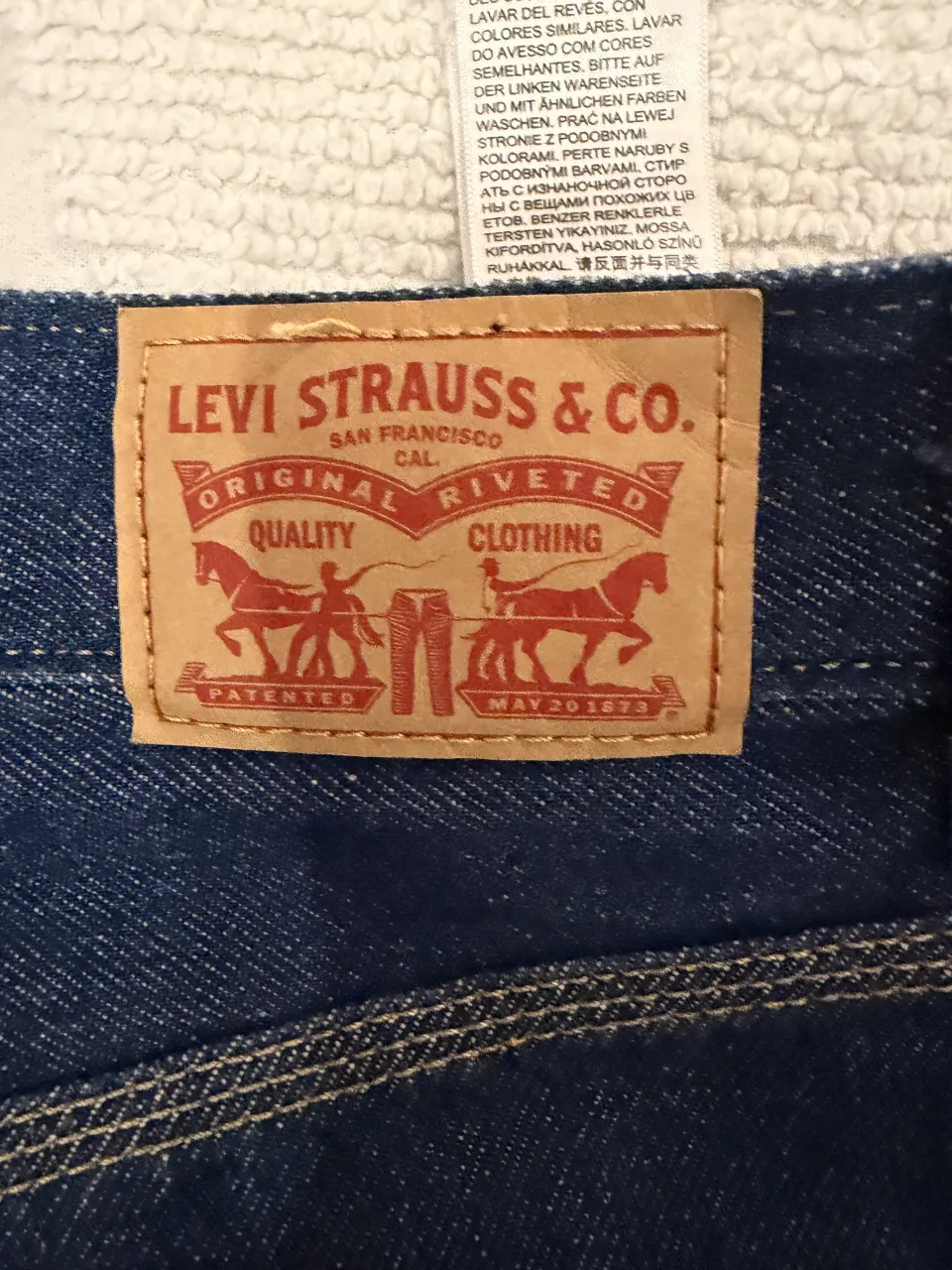 Pollera Levi's - Vista 3