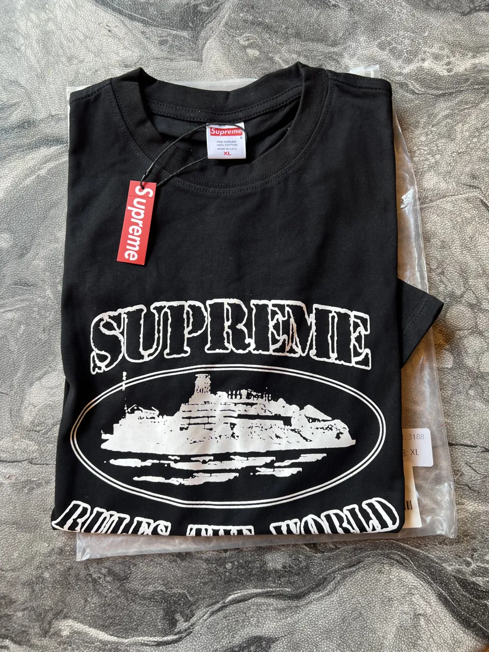 Remera Supreme