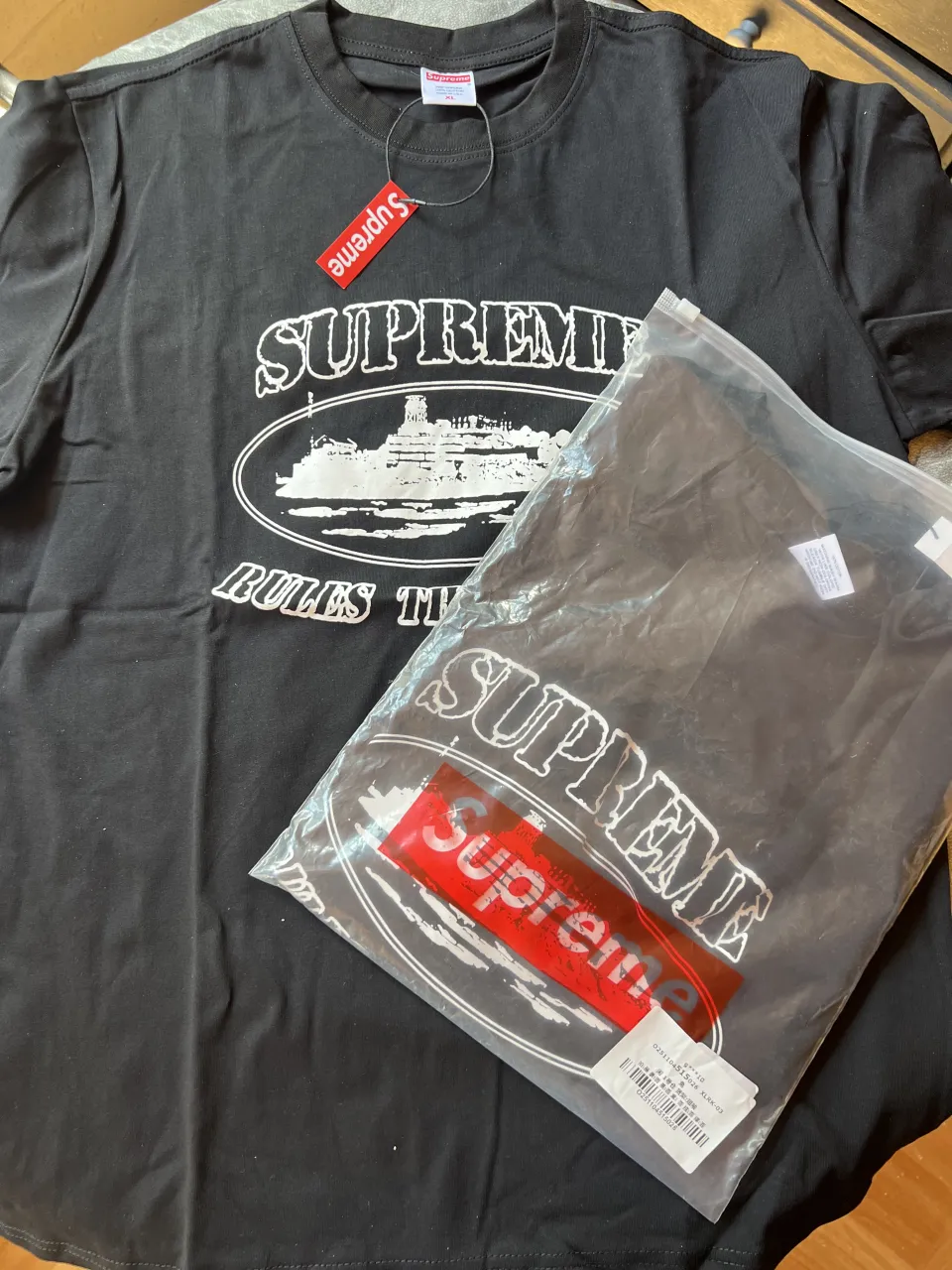 Remera Supreme miniatura 4